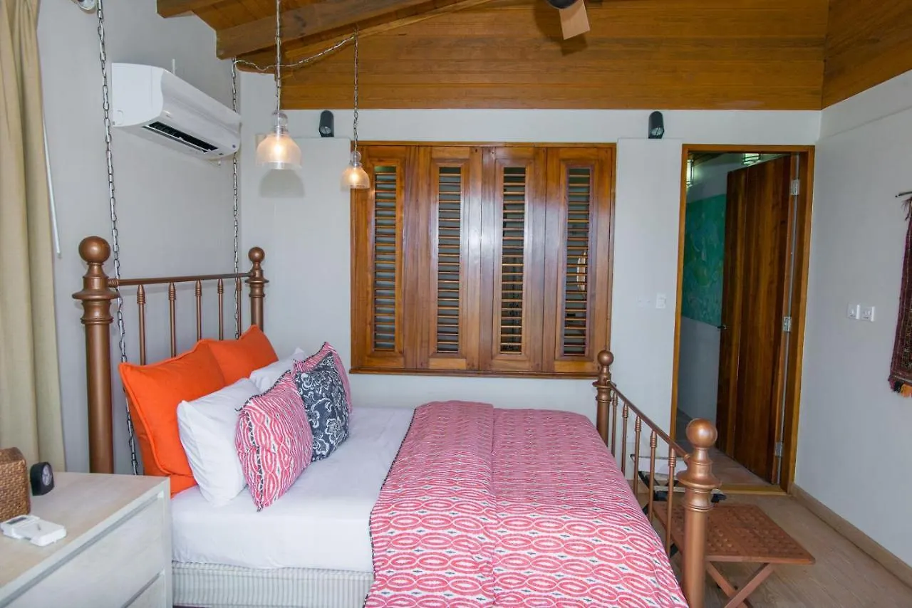 Marks Reef Lance aux Epines Villa