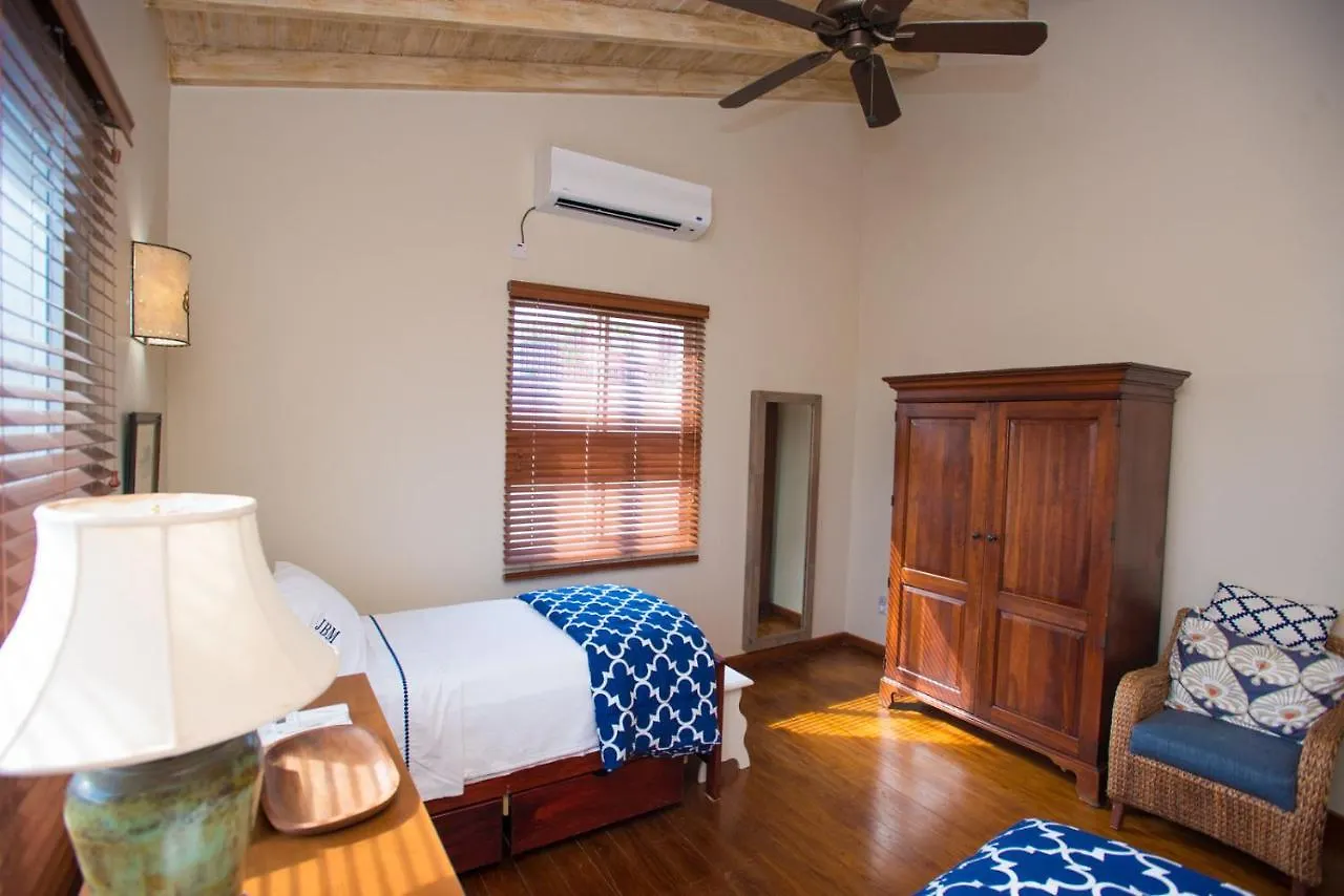 Marks Reef Lance aux Epines Villa